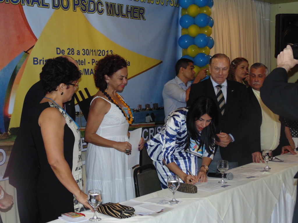 O momento da posse: A Deputada Estadual por Rondônia, Glaucione Rodrigues, durante a cerimônia de posse como Presidente Nacional do PSDC Mulher. (Foto: Assessoria de Imprensa PSDC)